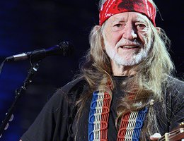 Willie Nelson getting ready to perform