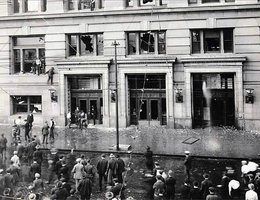 Rioters on the south side of Douglas County Courthouse; Omaha, Nebraska, September 28, 1919