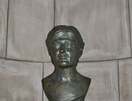 Will Cather Bust