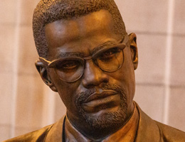 Busto de Malcolm X por Nathan Murray